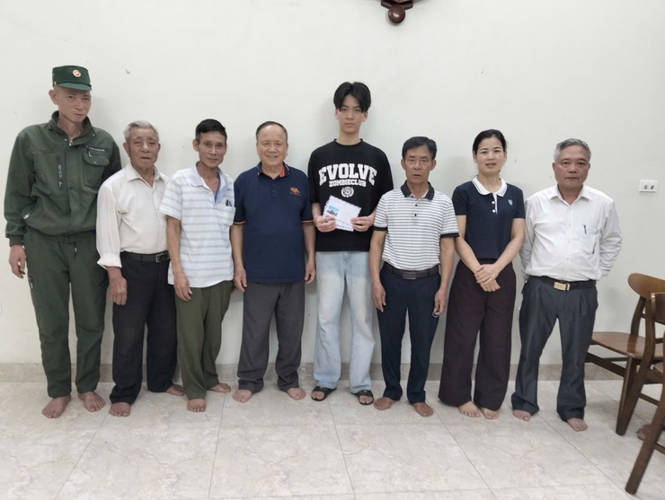 Ban Công tác Mặt trận các thôn xã Quảng Bị thăm hỏi, tặng quà tân binh trước ngày nhập ngũ năm 2026- Ảnh 3.