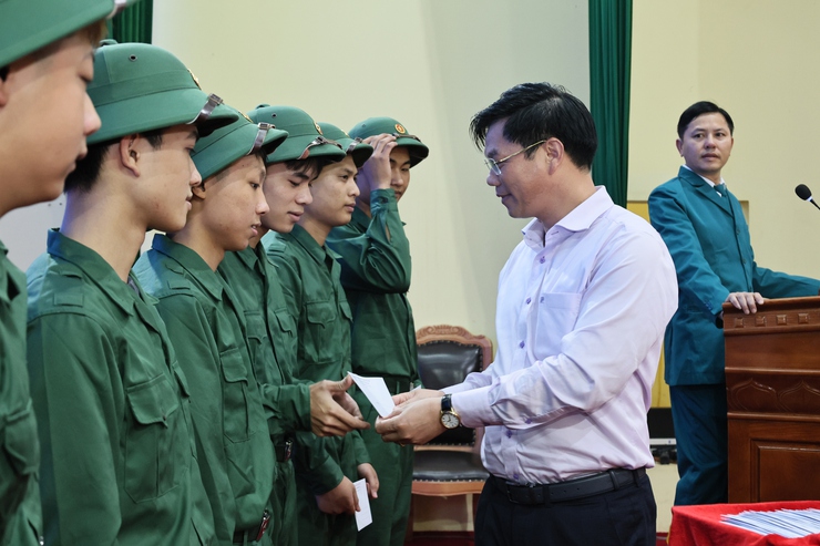 Tuổi trẻ Quảng Bị sẵn sàng lên đường bảo vệ Tổ quốc, viết tiếp truyền thống quê hương anh hùng- Ảnh 9.