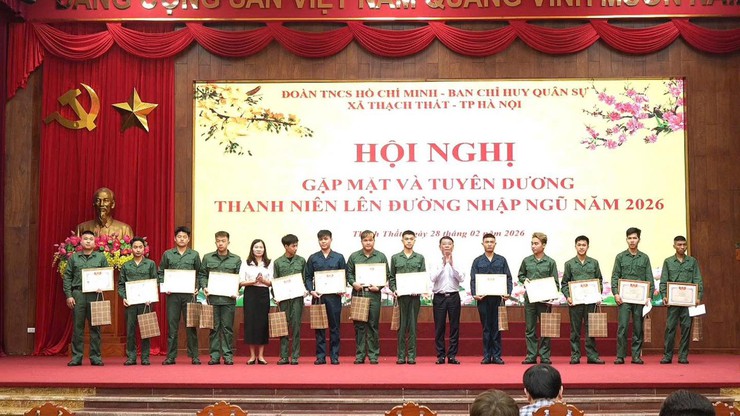 Thạch Thất: Gặp mặt và tuyên dương thanh niên lên đường nhập ngũ năm 2026- Ảnh 7.