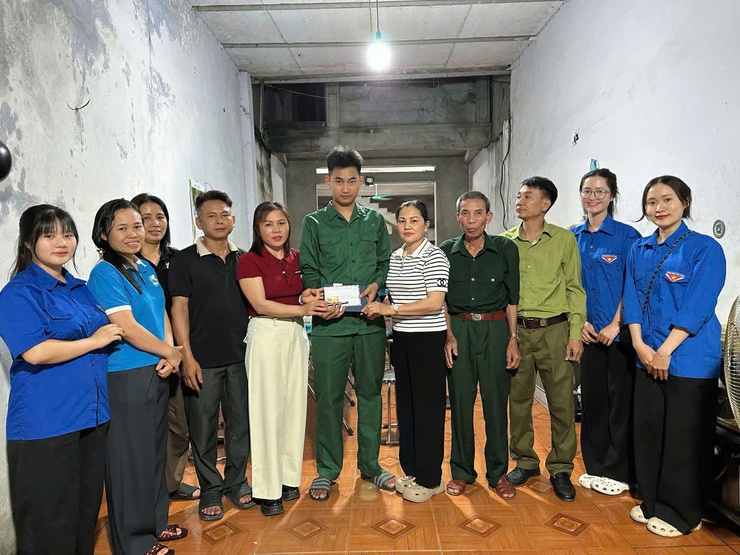 Ban Công tác Mặt trận các thôn xã Quảng Bị thăm hỏi, tặng quà tân binh trước ngày nhập ngũ năm 2026- Ảnh 7.