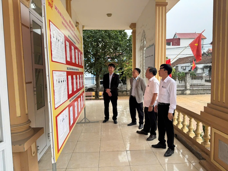 ĐẢNG ỦY XÃ PHÚC SƠN TĂNG CƯỜNG KIỂM TRA CÔNG TÁC TRANG TRÍ, TUYÊN TRUYỀN PHỤC VỤ BẦU CỬ QUỐC HỘI VÀ HĐND CÁC CẤP NHIỆM KỲ 2026 - 2031- Ảnh 1.