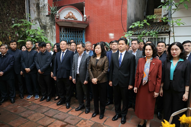 Ngành Y tế dâng hương tưởng nhớ cuộc đời, sự nghiệp của các Đại danh y tại Y miếu Thăng Long- Ảnh 1.