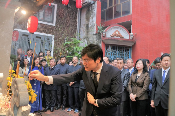 Ngành Y tế dâng hương tưởng nhớ cuộc đời, sự nghiệp của các Đại danh y tại Y miếu Thăng Long- Ảnh 3.