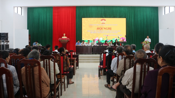 MỸ ĐỨC: CỬ TRI ĐƠN VỊ BẦU CỬ SỐ 3 TIẾP XÚC VỚI CÁC ỨNG CỬ VIÊN- Ảnh 1.