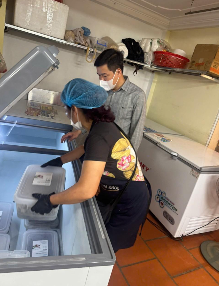 Đoàn kiểm tra liên ngành số 01 thành phố Hà Nội kiểm tra các sơ sở kinh doanh dịch vụ ăn uống tại Phủ Tây Hồ- Ảnh 2.