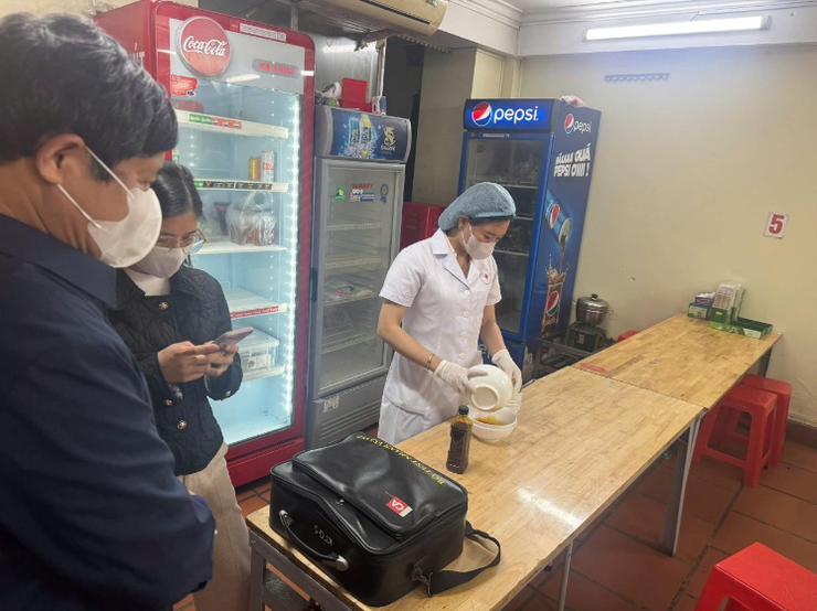 Đoàn kiểm tra liên ngành số 01 thành phố Hà Nội kiểm tra các sơ sở kinh doanh dịch vụ ăn uống tại Phủ Tây Hồ- Ảnh 3.