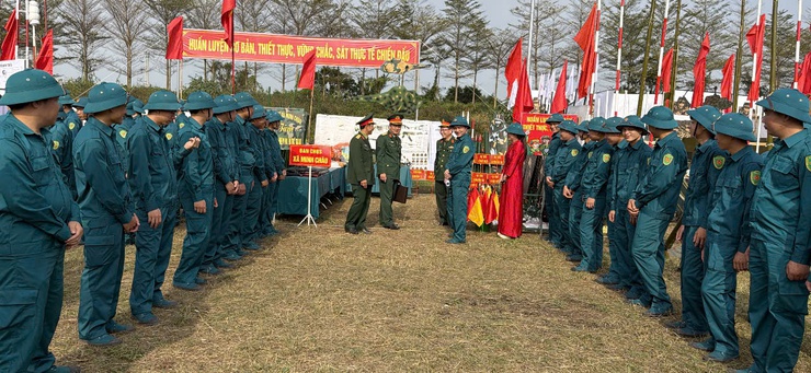 Ban Chỉ huy quân sự xã Minh Châu tham gia Lễ ra quân huấn luyện năm 2026.- Ảnh 1.