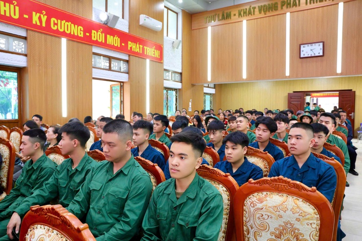 Xã Thư Lâm tổ chức Hội nghị gặp mặt, giao nhiệm vụ cho các công dân sẵn sàng nhập ngũ và thực hiện nghĩa vụ tham gia Công an nhân dân năm 2026- Ảnh 14.