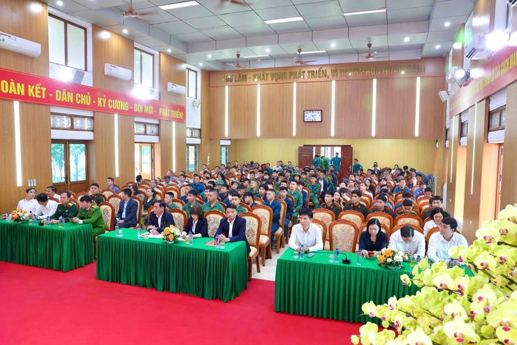 Xã Thư Lâm tổ chức Hội nghị gặp mặt, giao nhiệm vụ cho các công dân sẵn sàng nhập ngũ và thực hiện nghĩa vụ tham gia Công an nhân dân năm 2026- Ảnh 1.