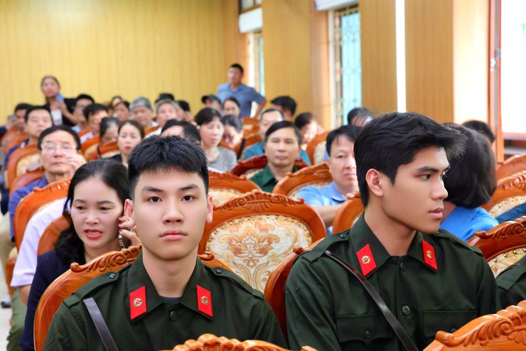 Xã Thư Lâm tổ chức Hội nghị gặp mặt, giao nhiệm vụ cho các công dân sẵn sàng nhập ngũ và thực hiện nghĩa vụ tham gia Công an nhân dân năm 2026- Ảnh 15.