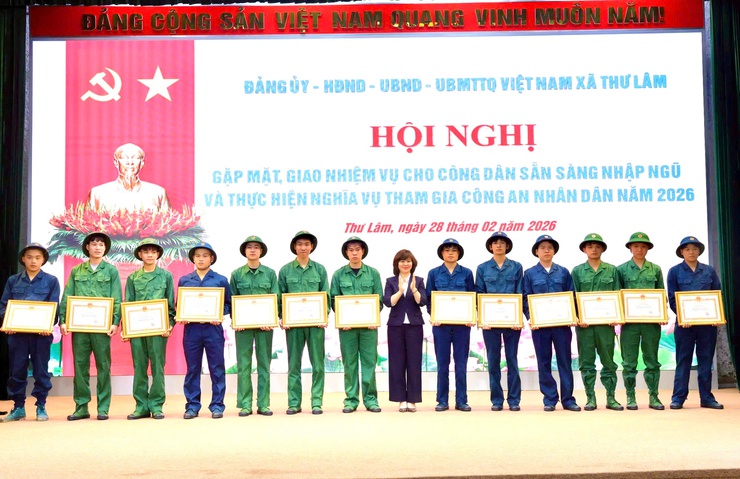 Xã Thư Lâm tổ chức Hội nghị gặp mặt, giao nhiệm vụ cho các công dân sẵn sàng nhập ngũ và thực hiện nghĩa vụ tham gia Công an nhân dân năm 2026- Ảnh 6.