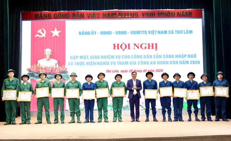 Xã Thư Lâm tổ chức Hội nghị gặp mặt, giao nhiệm vụ cho các công dân sẵn sàng nhập ngũ và thực hiện nghĩa vụ tham gia Công an nhân dân năm 2026- Ảnh 8.