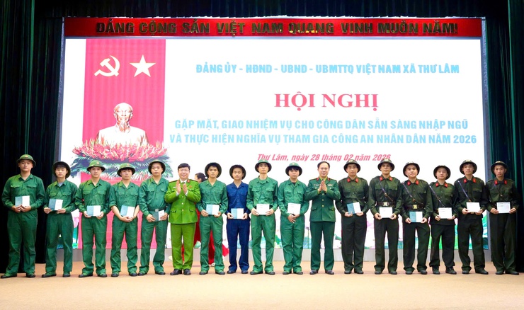 Xã Thư Lâm tổ chức Hội nghị gặp mặt, giao nhiệm vụ cho các công dân sẵn sàng nhập ngũ và thực hiện nghĩa vụ tham gia Công an nhân dân năm 2026- Ảnh 10.