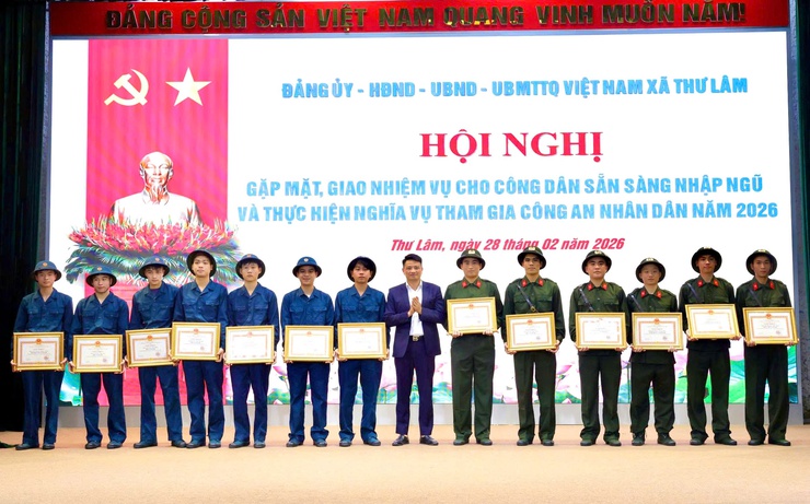 Xã Thư Lâm tổ chức Hội nghị gặp mặt, giao nhiệm vụ cho các công dân sẵn sàng nhập ngũ và thực hiện nghĩa vụ tham gia Công an nhân dân năm 2026- Ảnh 11.