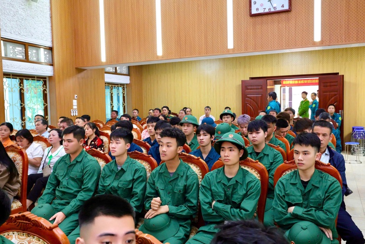 Xã Thư Lâm tổ chức Hội nghị gặp mặt, giao nhiệm vụ cho các công dân sẵn sàng nhập ngũ và thực hiện nghĩa vụ tham gia Công an nhân dân năm 2026- Ảnh 16.