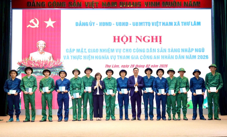 Xã Thư Lâm tổ chức Hội nghị gặp mặt, giao nhiệm vụ cho các công dân sẵn sàng nhập ngũ và thực hiện nghĩa vụ tham gia Công an nhân dân năm 2026- Ảnh 7.