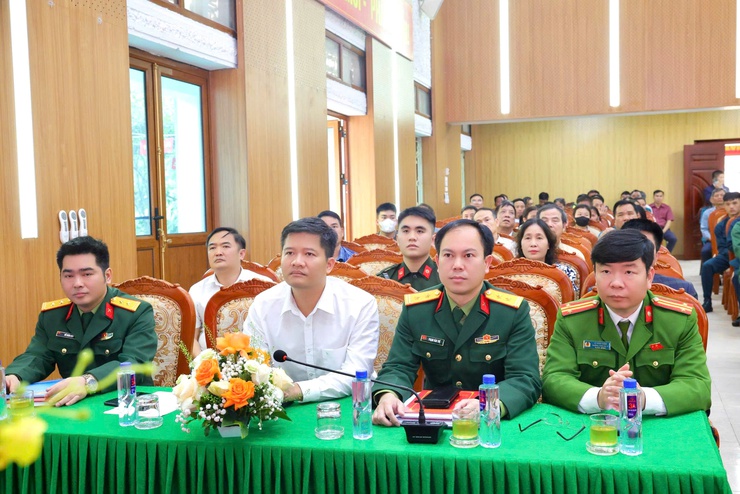 Xã Thư Lâm tổ chức Hội nghị gặp mặt, giao nhiệm vụ cho các công dân sẵn sàng nhập ngũ và thực hiện nghĩa vụ tham gia Công an nhân dân năm 2026- Ảnh 4.