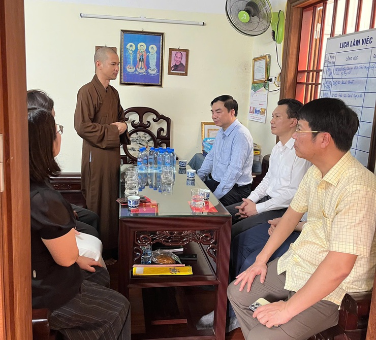 Đoàn công tác phường Tây Mỗ thăm, chúc mừng các chùa nhân dịp Rằm tháng Giêng năm Bính Ngọ 2026- Ảnh 1.