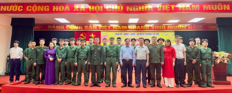Phường Tây Mỗ gặp mặt, động viên công dân lên đường nhập ngũ năm 2026

- Ảnh 5.