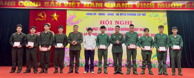 Phường Tây Mỗ gặp mặt, động viên công dân lên đường nhập ngũ năm 2026

- Ảnh 2.