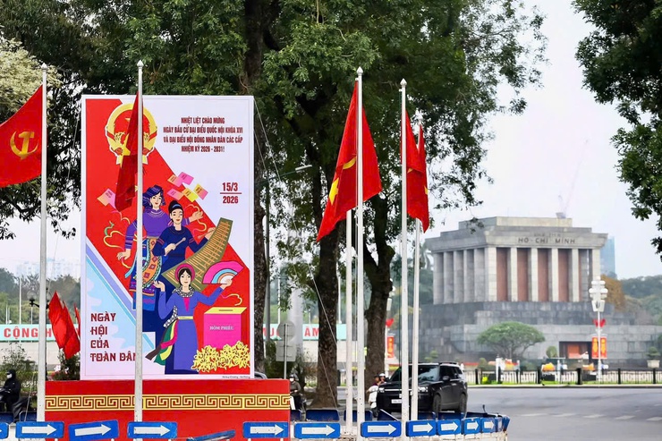 Hà Nội rực rỡ chào đón ngày toàn dân đi bầu cử 15-3- Ảnh 4.