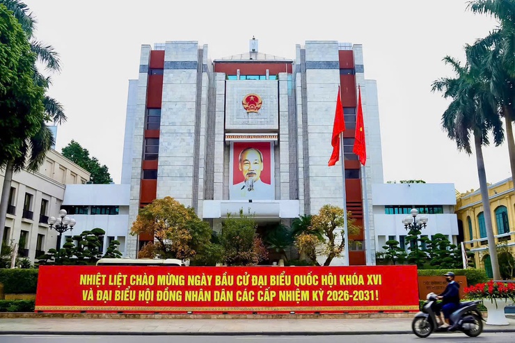 Hà Nội rực rỡ chào đón ngày toàn dân đi bầu cử 15-3- Ảnh 1.