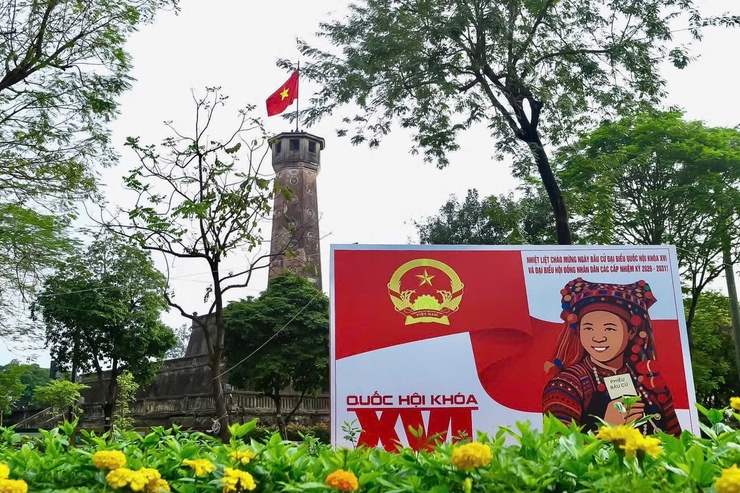 Hà Nội rực rỡ chào đón ngày toàn dân đi bầu cử 15-3- Ảnh 8.