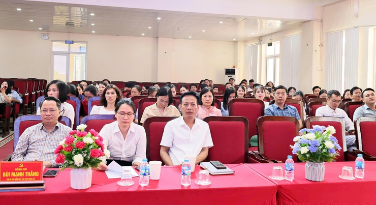 Đảng ủy xã Quảng Bị tổ chức Hội nghị tập huấn nghiệp vụ công tác xây dựng Đảng năm 2026 và quán triệt nhiệm vụ trọng tâm về công tác bầu cử đại biểu Quốc hội khóa XVI và đại biểu HĐND các cấp nhiệm kỳ 2026 - 2031.- Ảnh 4.