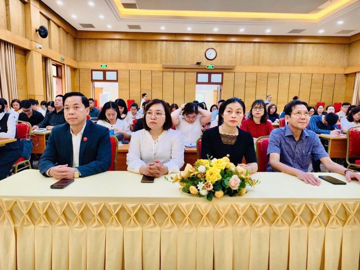 Trung tâm Chính trị phường Hoàn Kiếm tổ chức khai giảng Lớp bồi dưỡng nhận thức về Đảng khóa I năm 2026- Ảnh 1.