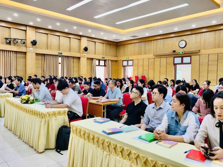 Trung tâm Chính trị phường Hoàn Kiếm tổ chức khai giảng Lớp bồi dưỡng nhận thức về Đảng khóa I năm 2026- Ảnh 5.