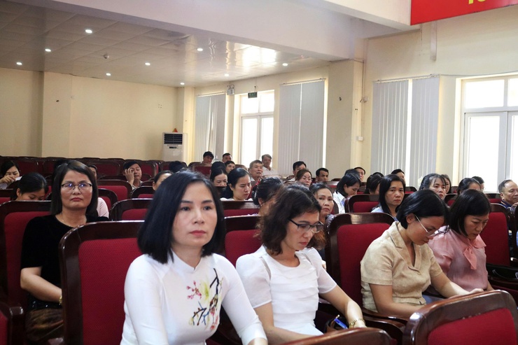 Đảng ủy xã Quảng Bị tổ chức Hội nghị tập huấn nghiệp vụ công tác xây dựng Đảng năm 2026 và quán triệt nhiệm vụ trọng tâm về công tác bầu cử đại biểu Quốc hội khóa XVI và đại biểu HĐND các cấp nhiệm kỳ 2026 - 2031.- Ảnh 8.