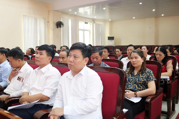 Đảng ủy xã Quảng Bị tổ chức Hội nghị tập huấn nghiệp vụ công tác xây dựng Đảng năm 2026 và quán triệt nhiệm vụ trọng tâm về công tác bầu cử đại biểu Quốc hội khóa XVI và đại biểu HĐND các cấp nhiệm kỳ 2026 - 2031.- Ảnh 9.