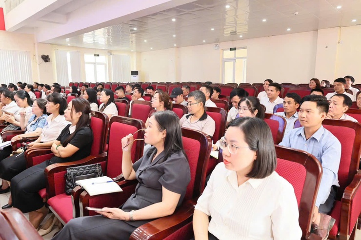 Đảng ủy xã Quảng Bị tổ chức Hội nghị tập huấn nghiệp vụ công tác xây dựng Đảng năm 2026 và quán triệt nhiệm vụ trọng tâm về công tác bầu cử đại biểu Quốc hội khóa XVI và đại biểu HĐND các cấp nhiệm kỳ 2026 - 2031.- Ảnh 6.