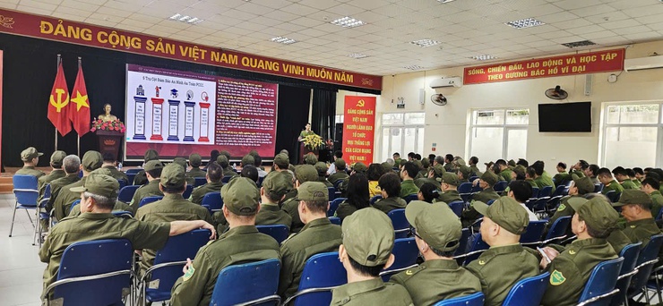 Phường Giảng Võ: Tổ chức tập huấn công tác PCCC và CNCH bảo đảm an toàn tại các điểm bỏ phiếu- Ảnh 3.