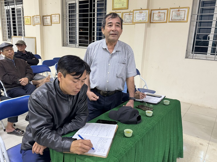  ĐỒNG CHÍ ĐINH HỮU BÌNH, PHÓ BÍ THƯ ĐẢNG ỦY, CHỦ TỊCH UBND XÃ DỰ SINH HOẠT CHI BỘ THÔN TRƯỜNG XUÂN
QUYẾT TÂM HOÀN THÀNH TỐT NHIỆM VỤ BẦU CỬ- Ảnh 2.