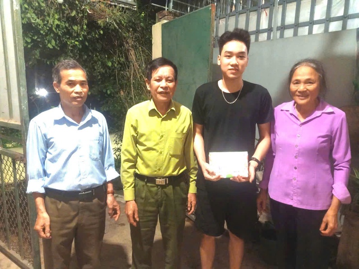  CÁC CẤP ỦY CHI BỘ, BAN CÔNG TÁC MẶT TRẬN VÀ CÁC ĐOÀN THỂ XÃ DÂN HÒA THĂM HỎI, ĐỘNG VIÊN CÁC TÂN BINH LÊN ĐƯỜNG NHẬP NGŨ- Ảnh 2.