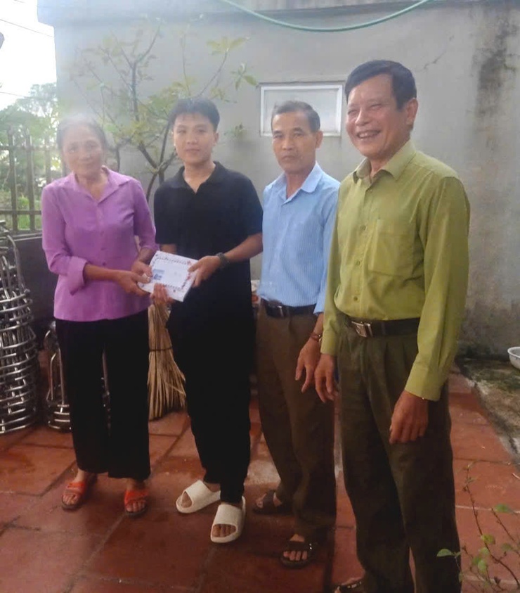  CÁC CẤP ỦY CHI BỘ, BAN CÔNG TÁC MẶT TRẬN VÀ CÁC ĐOÀN THỂ XÃ DÂN HÒA THĂM HỎI, ĐỘNG VIÊN CÁC TÂN BINH LÊN ĐƯỜNG NHẬP NGŨ- Ảnh 3.