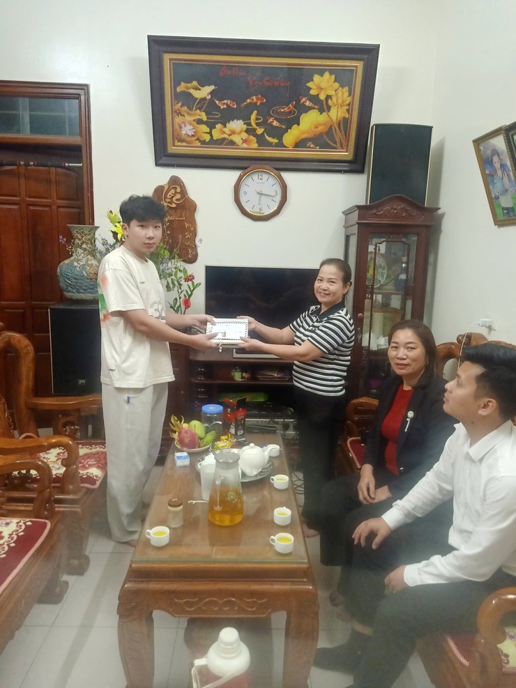  CÁC CẤP ỦY CHI BỘ, BAN CÔNG TÁC MẶT TRẬN VÀ CÁC ĐOÀN THỂ XÃ DÂN HÒA THĂM HỎI, ĐỘNG VIÊN CÁC TÂN BINH LÊN ĐƯỜNG NHẬP NGŨ- Ảnh 5.