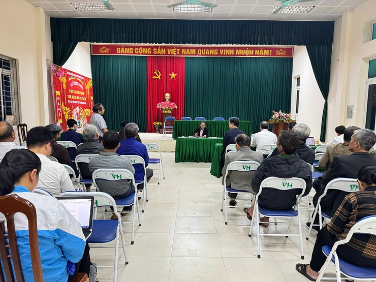  ĐỒNG CHÍ ĐINH HỮU BÌNH, PHÓ BÍ THƯ ĐẢNG ỦY, CHỦ TỊCH UBND XÃ DỰ SINH HOẠT CHI BỘ THÔN TRƯỜNG XUÂN
QUYẾT TÂM HOÀN THÀNH TỐT NHIỆM VỤ BẦU CỬ- Ảnh 1.