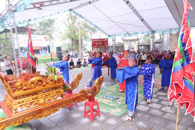 Phó Chủ tịch UBND xã Hòa Phú dự Lễ khánh thành Đình Thượng Làng Võ Lao- Ảnh 8.