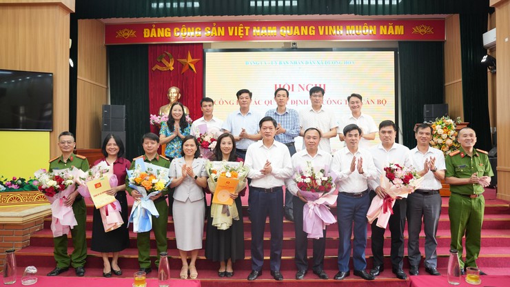 Xã Dương Hoà công bố và trao các Quyết định về công tác cán bộ- Ảnh 1.