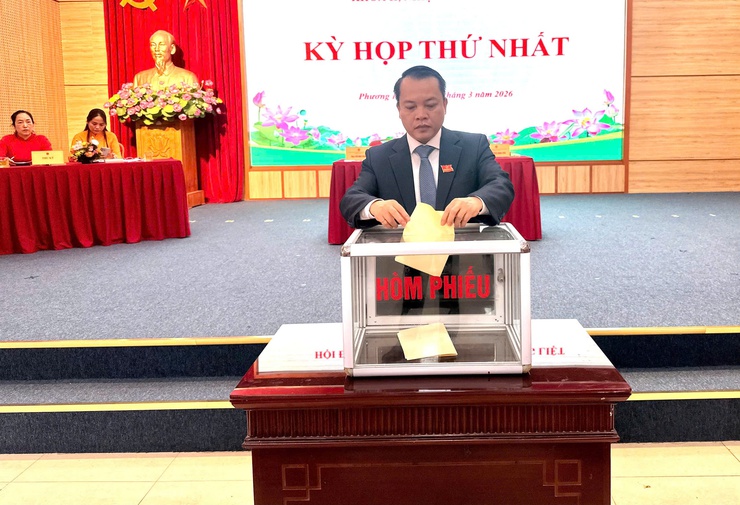 Kỳ họp thứ nhất HĐND phường Phương Liệt khóa II, khởi đầu tốt đẹp cho một nhiệm kỳ mới- Ảnh 1.