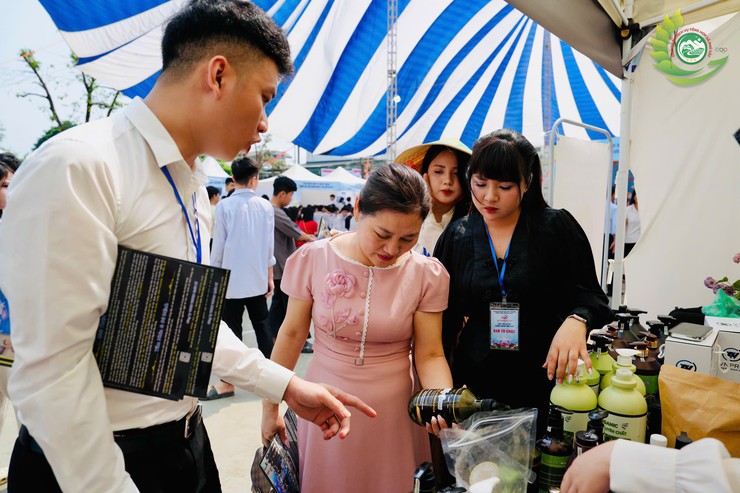 Ngày hội tư vấn hướng nghiệp năm 2026 tại Trường Trung cấp Ngoại thương- Ảnh 8.