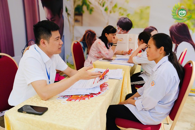 Ngày hội tư vấn hướng nghiệp năm 2026 tại Trường Trung cấp Ngoại thương- Ảnh 10.
