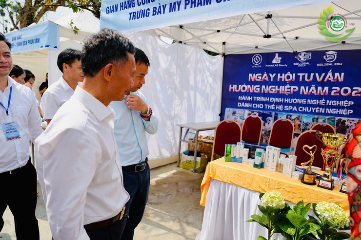 Ngày hội tư vấn hướng nghiệp năm 2026 tại Trường Trung cấp Ngoại thương- Ảnh 11.