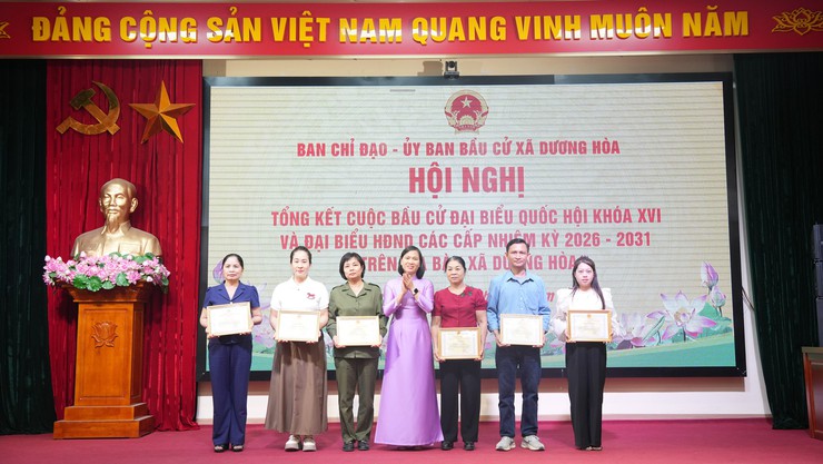 34 tập thể và 213 cá nhân trên địa bàn xã Dương Hoà được khen thưởng công tác bầu cử- Ảnh 14.