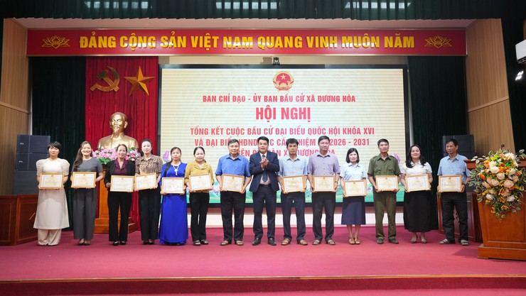 34 tập thể và 213 cá nhân trên địa bàn xã Dương Hoà được khen thưởng công tác bầu cử- Ảnh 16.