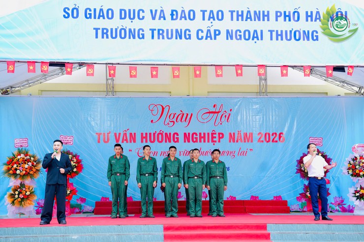 Ngày hội tư vấn hướng nghiệp năm 2026 tại Trường Trung cấp Ngoại thương- Ảnh 16.