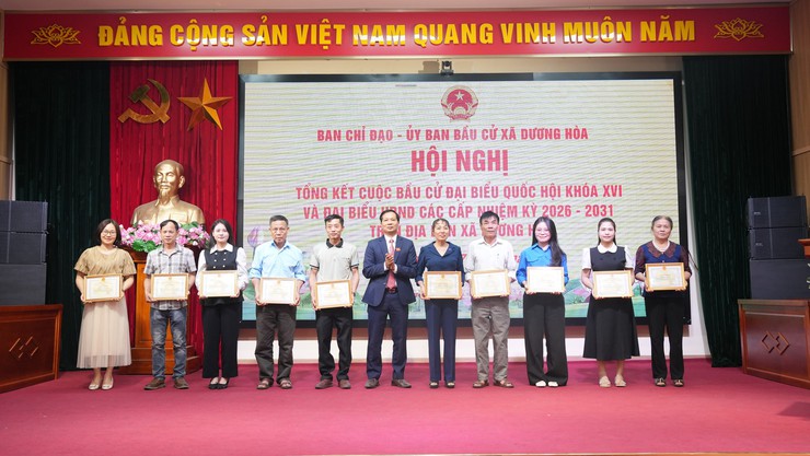 34 tập thể và 213 cá nhân trên địa bàn xã Dương Hoà được khen thưởng công tác bầu cử- Ảnh 18.