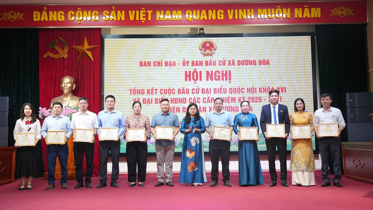 34 tập thể và 213 cá nhân trên địa bàn xã Dương Hoà được khen thưởng công tác bầu cử- Ảnh 19.